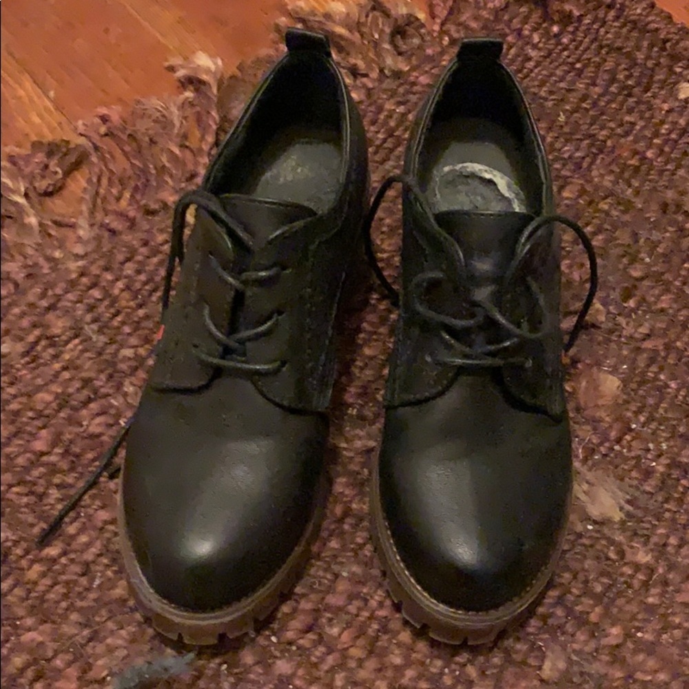 Cute healed black Oxford shoes